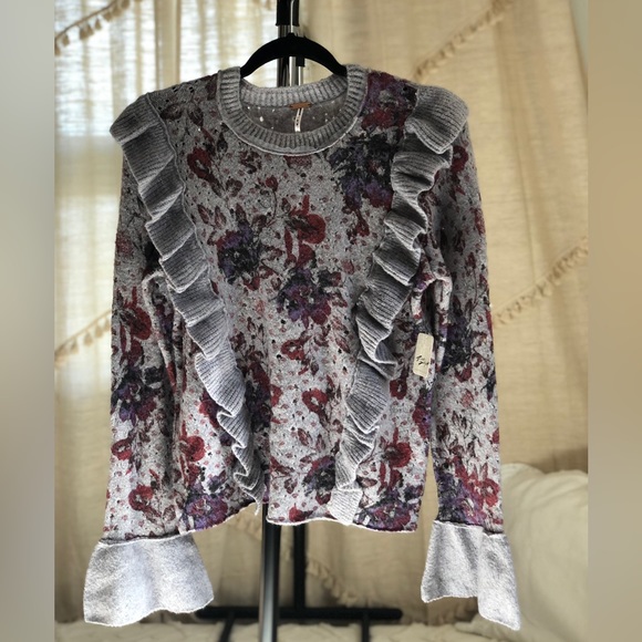 Free People ruffle floral sweater bell sleeve size L NWT - Picture 2 of 16
